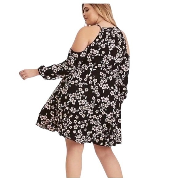 Torrid Black/Multi Floral Cold Shoulder Elastic Waist Dress Size 3 - Picture 4 of 5
